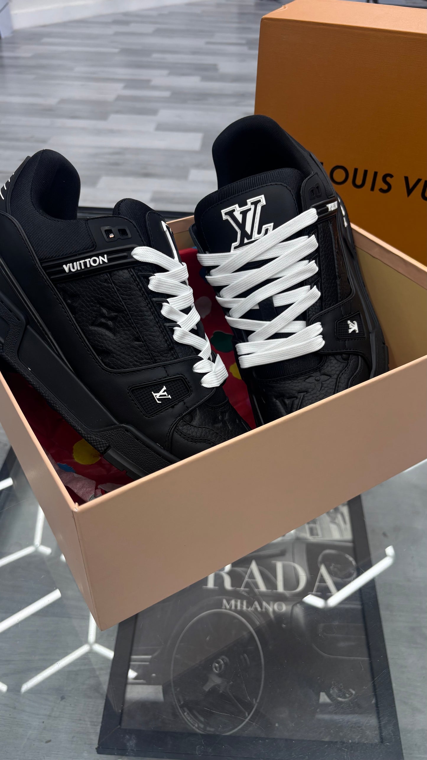 Lv black white Leather Trainers