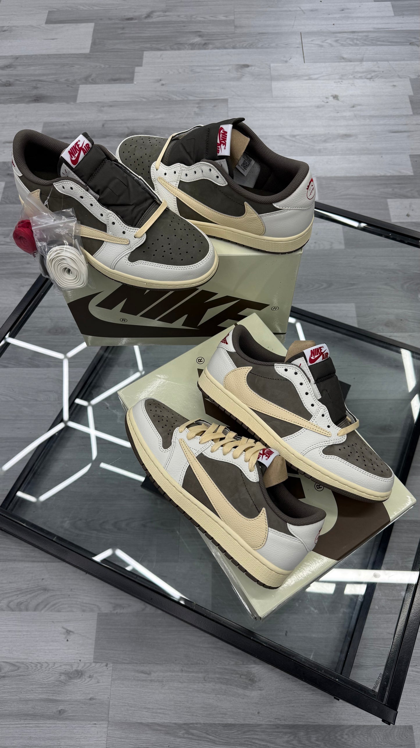 Travis Scott Olive reverse