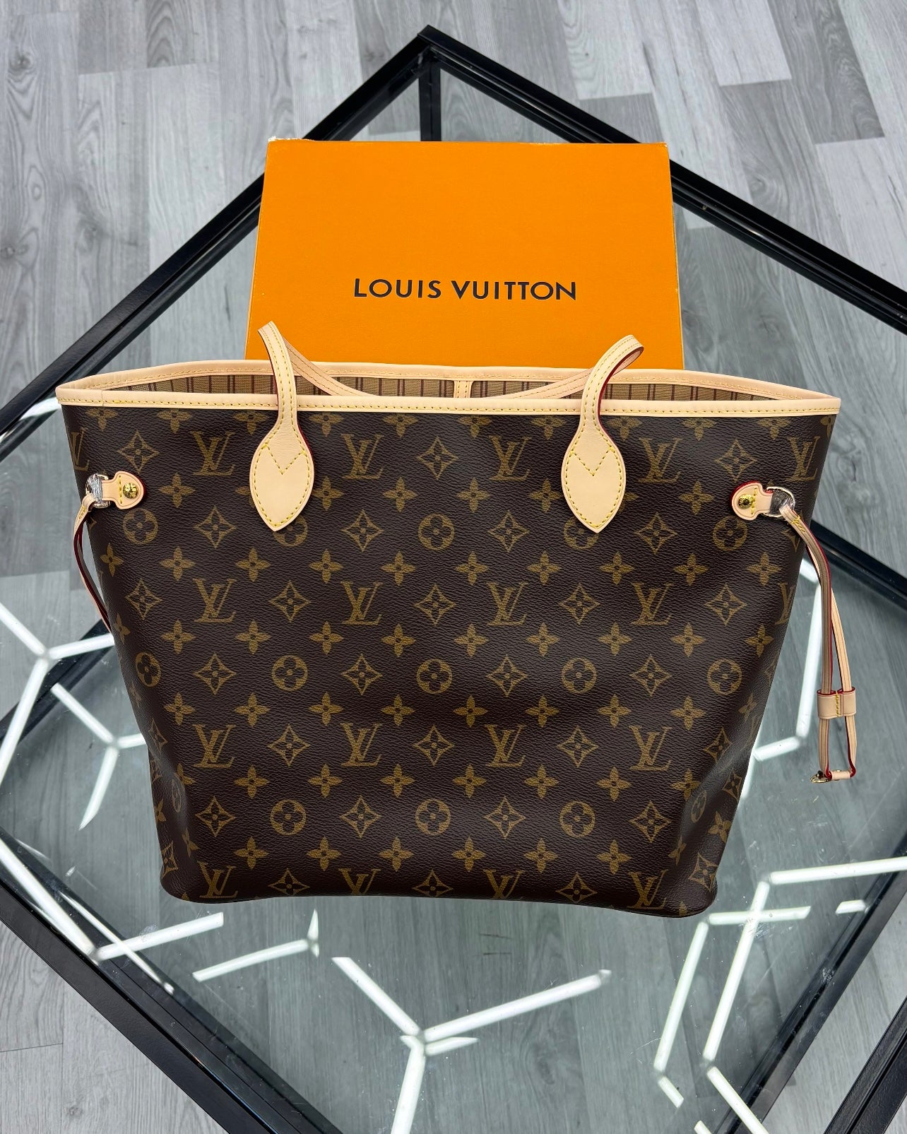 Louis Vuitton Neverfull Bag