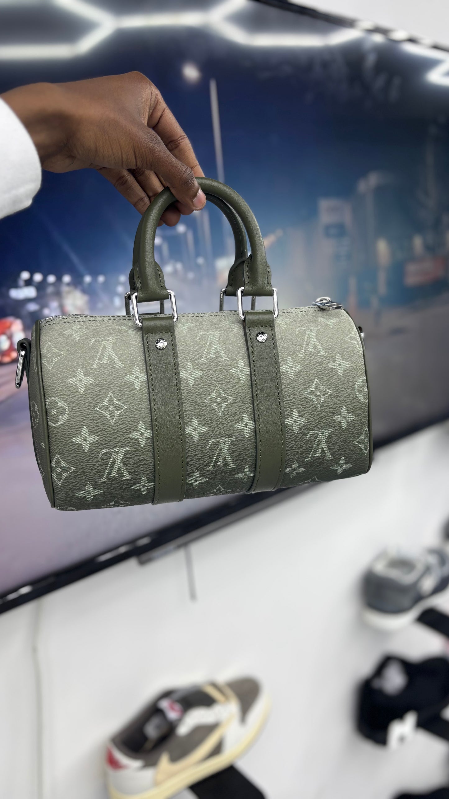 Lv Green Bandoulliere 25 Pouch