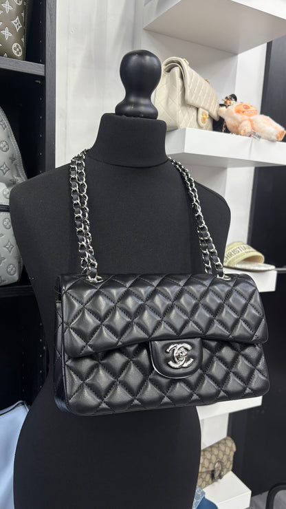 Women’s Chanel Large Bags